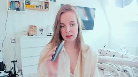 Violet online show from May 2026 01:30:02 PM