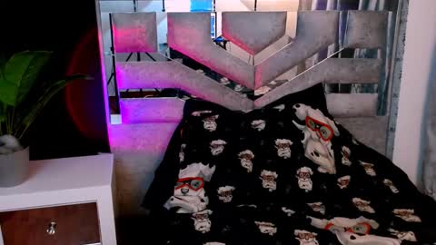 Violet  online show from October 2025 11:14:02 AM