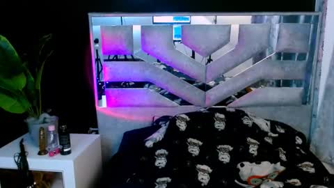 Violet  online show from November 2025 11:21:01 AM