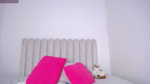 violet_giraldo online show from March 2026 06:25:01 PM