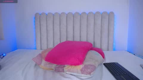 violet_giraldo online show from March 2026 11:34:01 PM