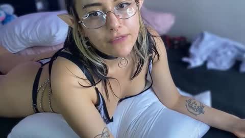 Snapshot of violet_hentai01 chatting on March 2025 06:59:02 PM Violete Hentai01 online show from March 2025 06:59:02 PM