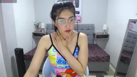 Violet  online show from November 2025 02:06:02 PM