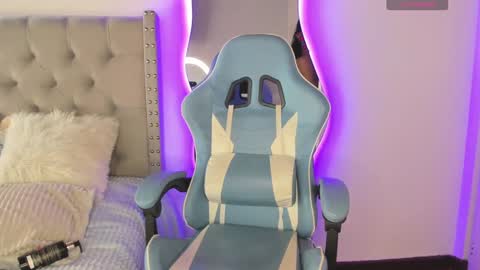  Violet  online show from December 2024 05:50:01 PM