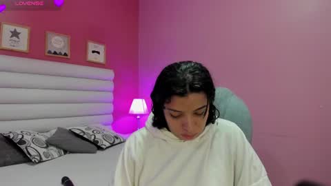 violet_sinclair online show from June 2026 11:02:01 AM
