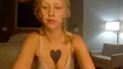 Snapshot of violet_winter97 chatting on June 2026 12:53:01 PM violet_winter97 online show from June 2026 12:53:01 PM