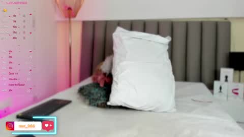 Snapshot of violeta_cs chatting on February 2025 08:59:01 PM online show from February 2025 08:59:01 PM