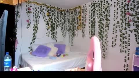 Snapshot of violeta_miler_ chatting on March 2026 06:13:02 PM Violeta online show from March 2026 06:13:02 PM