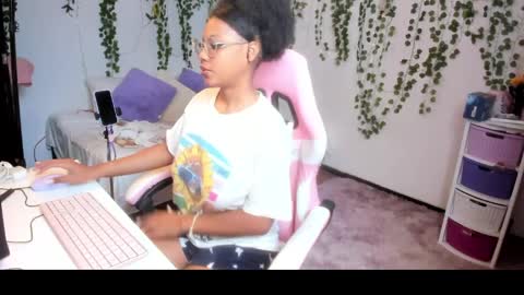 Snapshot of violeta_miler_ chatting on March 2026 06:19:02 PM Violeta online show from March 2026 06:19:02 PM