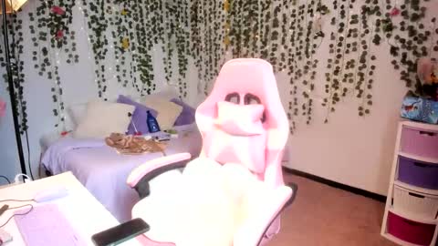 Snapshot of violeta_milleer chatting on October 2025 04:07:02 PM Violeta online show from October 2025 04:07:02 PM