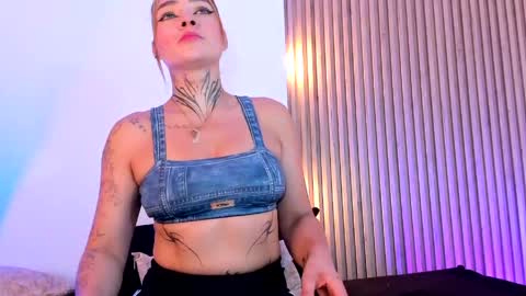 Snapshot of violeta_queen11 chatting on June 2026 01:46:01 PM Violeta online show from June 2026 01:46:01 PM