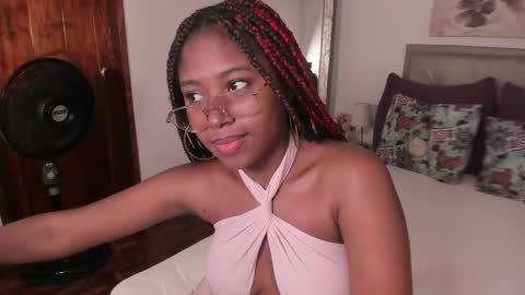 Snapshot of violeta_ruiz_ chatting on March 2025 04:46:02 PM violeta_ruiz_ online show from March 2025 04:46:02 PM