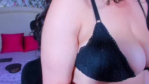 Viollet online show from January 2025 03:51:01 PM