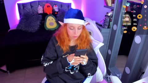 Snapshot of violetaarey chatting on December 2024 12:44:02 AM Violeta Help me reach 150 thumbs up online show from December 2024 12:44:02 AM