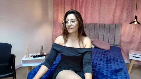 Snapshot of violetascott_ chatting on December 2024 01:11:02 PM VIOLETA online show from December 2024 01:11:02 PM