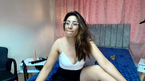 Snapshot of violetascott_ chatting on December 2024 04:21:02 PM VIOLETA online show from December 2024 04:21:02 PM