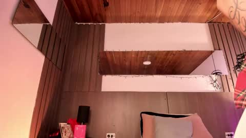 Violet online show from February 2026 01:43:01 PM