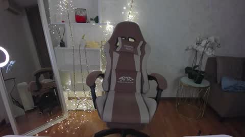 Violet online show from October 2025 05:54:02 AM