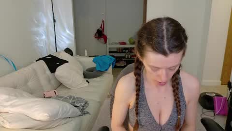 Snapshot of violetfoxy chatting on May 2026 05:27:02 AM VioletFoxy online show from May 2026 05:27:02 AM