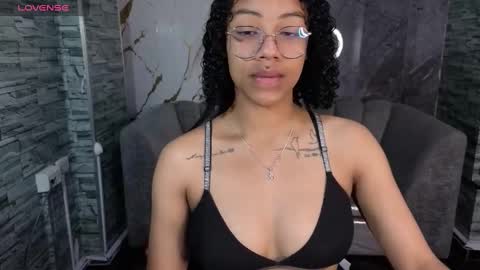 violeth_b online show from October 2025 12:50:01 PM