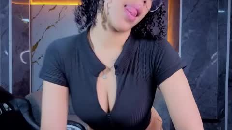 violeth_b online show from April 2026 01:12:01 PM