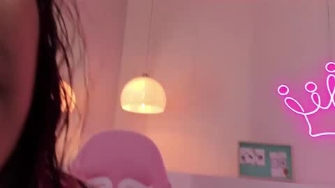 Violeth Hill online show from February 2025 08:00:01 PM