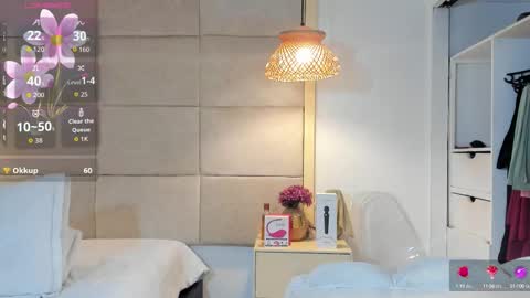 Snapshot of violethilton chatting on October 2025 07:11:01 PM violeth online show from October 2025 07:11:01 PM