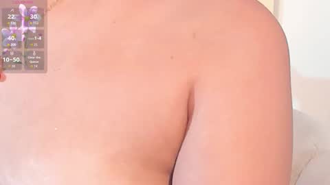 Snapshot of violethilton chatting on November 2025 06:34:02 PM violeth online show from November 2025 06:34:02 PM