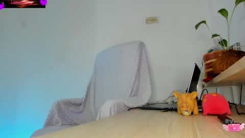 Snapshot of violetparkker chatting on June 2026 12:06:02 PM violetparkker online show from June 2026 12:06:02 PM