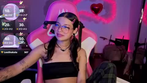 Snapshot of violetqs chatting on February 2026 07:26:01 AM online show from February 2026 07:26:01 AM