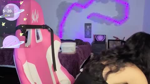 Snapshot of violetqs chatting on February 2026 07:26:01 PM online show from February 2026 07:26:01 PM