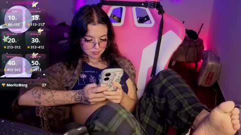 Snapshot of violetqs chatting on February 2026 08:39:01 PM online show from February 2026 08:39:01 PM