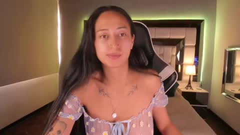 Snapshot of violetskinny chatting on December 2024 09:34:01 PM violetskinny online show from December 2024 09:34:01 PM