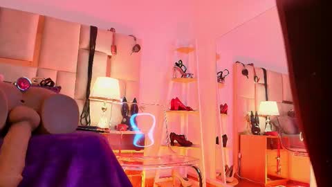 Snapshot of violett__sinclair1 chatting on November 2025 02:27:01 PM Violett online show from November 2025 02:27:01 PM