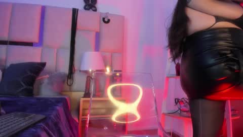 Violett  online show from December 2025 07:32:01 PM