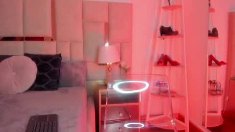 Violett  online show from February 2026 08:57:02 PM