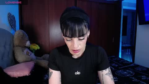 violett  Independent model online show from September 2025 10:57:02 PM