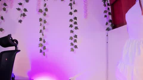 Snapshot of violett_red chatting on February 2025 11:45:01 PM Violeta online show from February 2025 11:45:01 PM