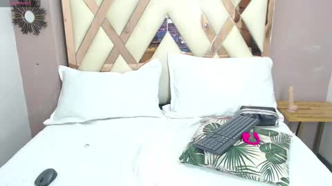 Snapshot of violett_salvatore chatting on October 2025 04:05:02 PM V I O L E T T E online show from October 2025 04:05:02 PM