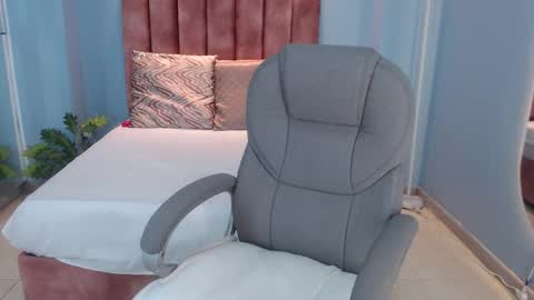 Violetta online show from November 2025 04:36:01 AM