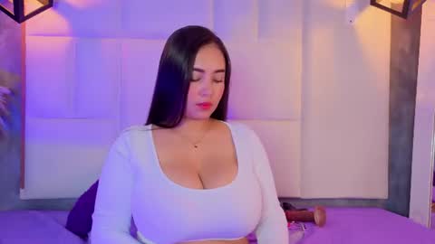 Snapshot of violetta_rose_ chatting on June 2026 01:32:01 AM violetta online show from June 2026 01:32:01 AM