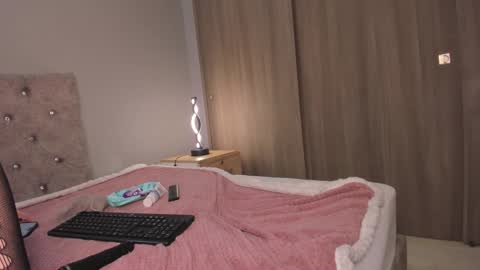 Snapshot of violetta_swift_ chatting on December 2024 02:21:01 PM violetta independent model online show from December 2024 02:21:01 PM