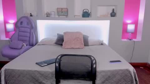 Snapshot of violettabaker1 chatting on December 2024 07:39:02 PM ViolettaBaker online show from December 2024 07:39:02 PM