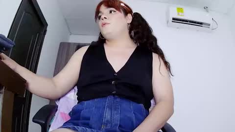 Snapshot of violettacam69 chatting on November 2025 10:27:01 AM violettacam69 online show from November 2025 10:27:01 AM