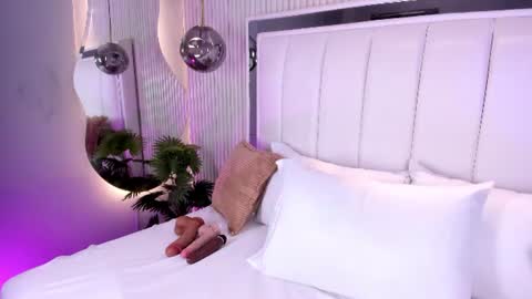 violettacolinss online show from June 2026 11:42:02 AM