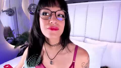 violettacolinss online show from June 2026 11:41:01 AM