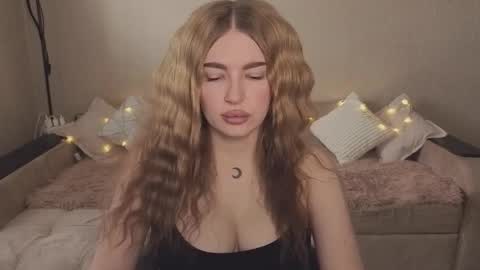 ViolettaOtis online show from September 2025 12:18:01 PM