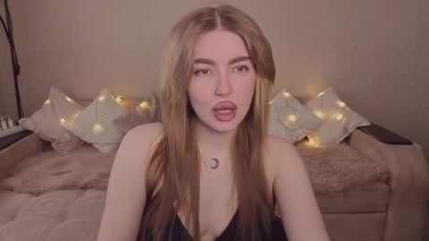 Snapshot of violettaotis chatting on April 2026 12:49:01 PM ViolettaOtis online show from April 2026 12:49:01 PM