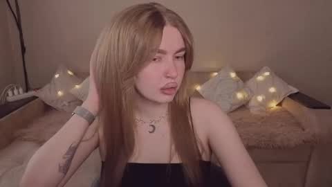 Snapshot of violettaotis chatting on April 2026 12:10:01 PM ViolettaOtis online show from April 2026 12:10:01 PM