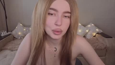 Snapshot of violettaotis chatting on April 2026 01:01:02 PM ViolettaOtis online show from April 2026 01:01:02 PM